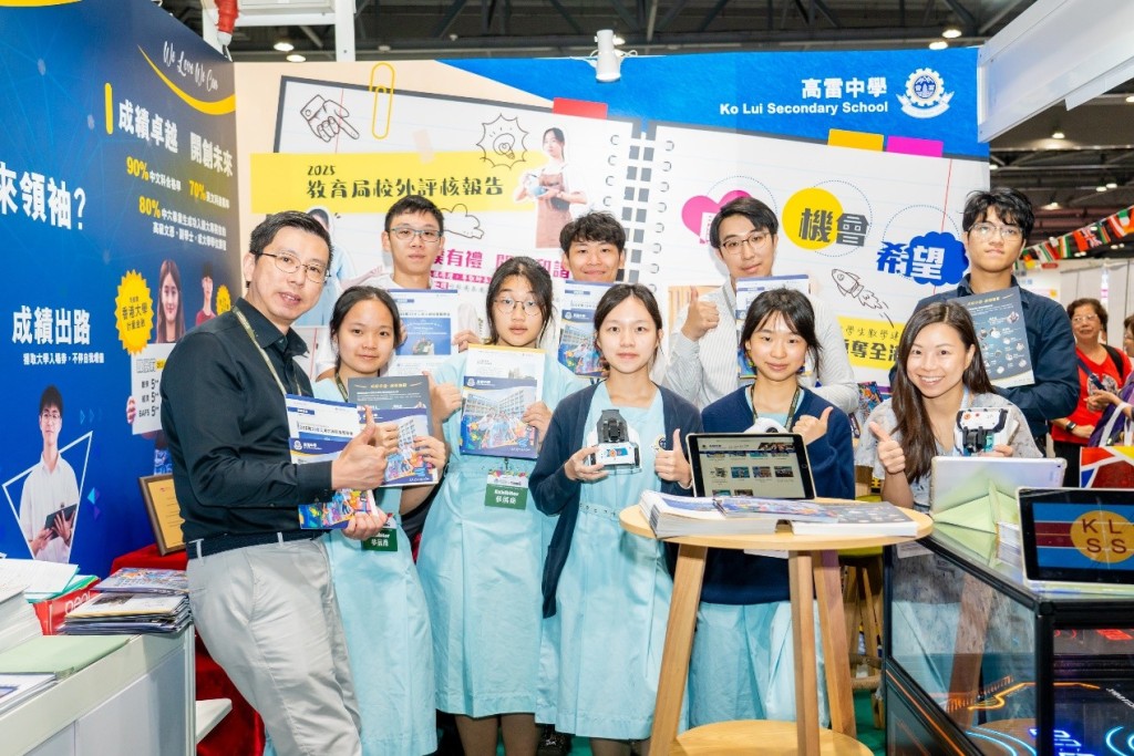 高雷中學代表、校職員及學生。 高雷中學代表、校職員及學生。
