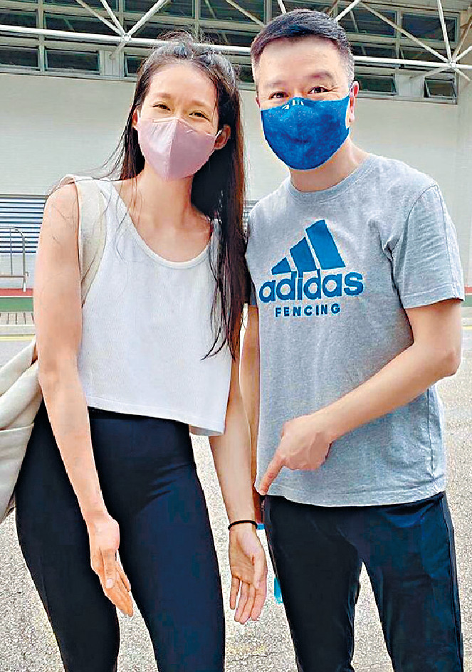 ■江旻憓出院時，再同Dr. Yung合照留念。
