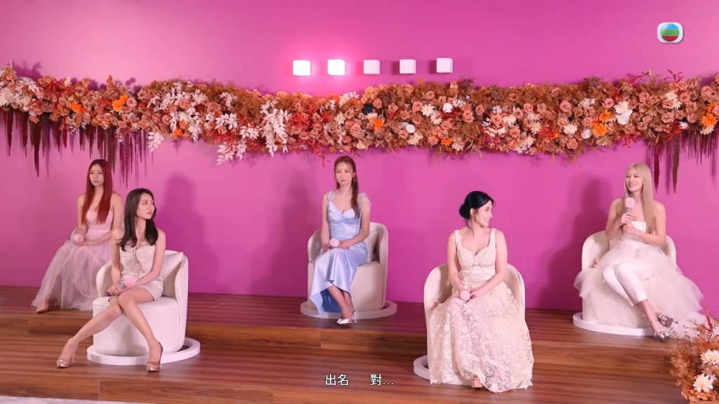節目中何沛珈、郭珮文等五位女神對參賽者進行審視。 節目中何沛珈、郭珮文等五位女神對參賽者進行審視。