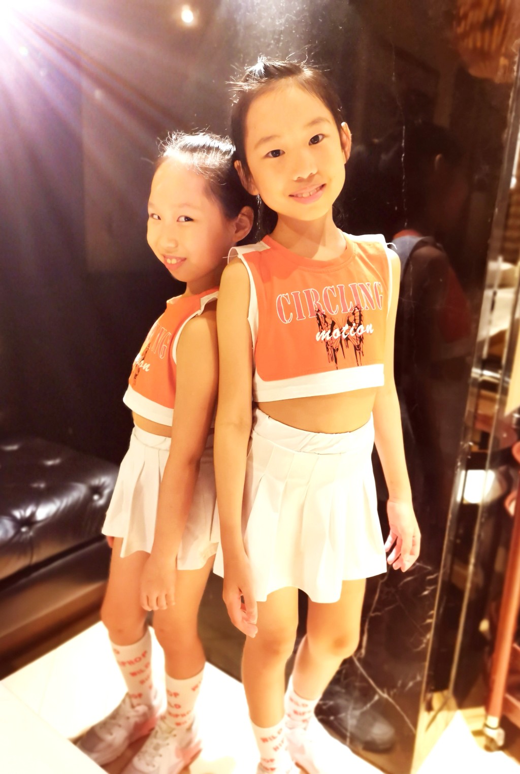 許嫣過往習慣在暑假讓女兒參與不同新活動,如她們感興趣,便盡量安排開學後也每周上一 堂課。 許嫣過往習慣在暑假讓女兒參與不同新活動,如她們感興趣,便盡量安排開學後也每周上一 堂課。