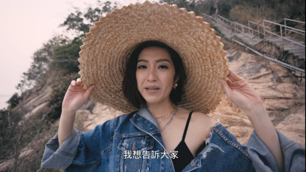 露住半個香肩先。
