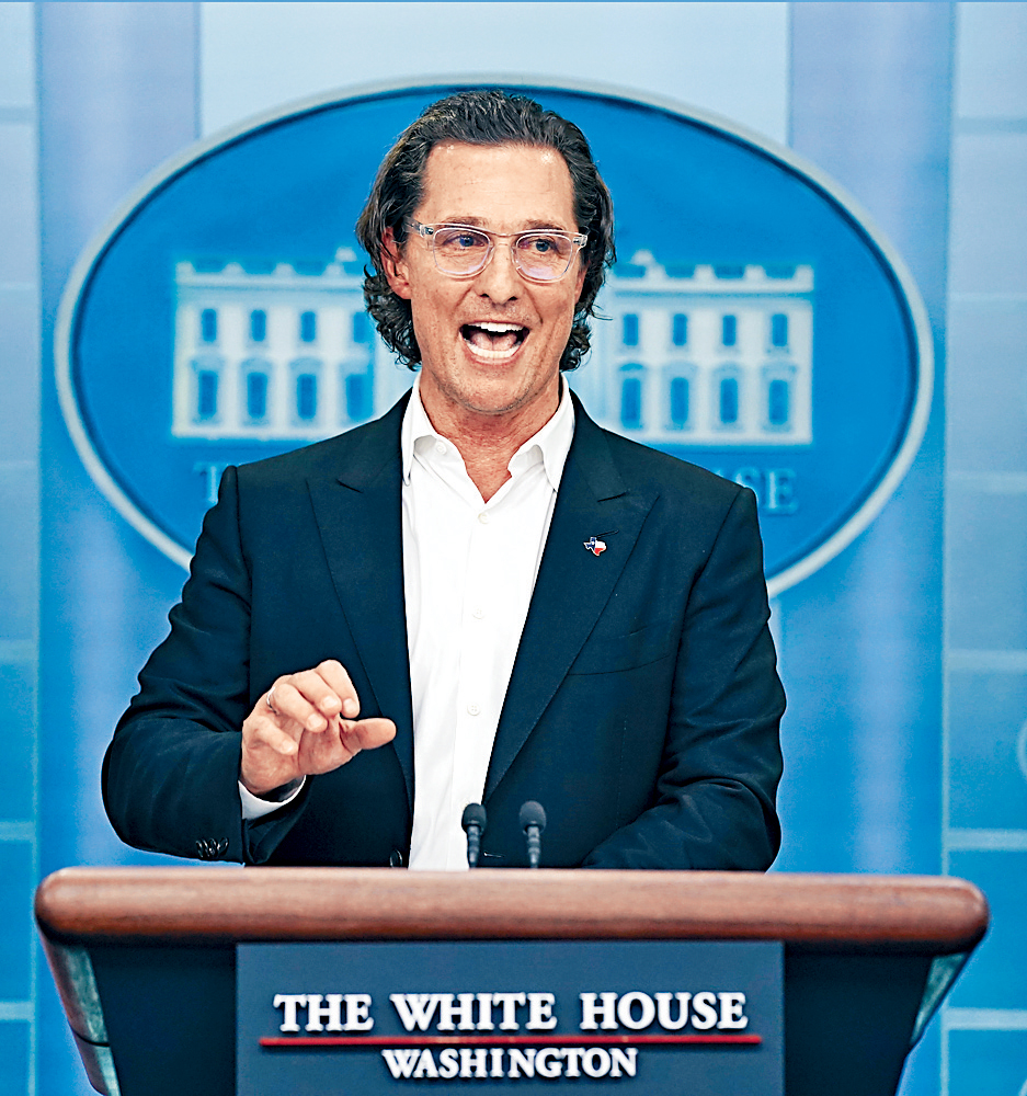 马修一向关心家乡德州，故网民都估他有可能会参选州长。