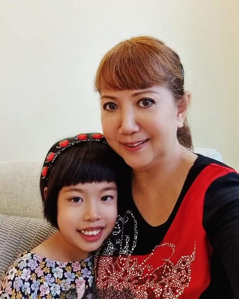近年麗莎全力在新加坡湊孫女。