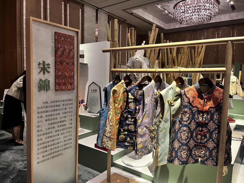 同場亦舉辦「精美的江南」主題展覽展銷，涵蓋染、織、繡三大門類的非遺項目。
