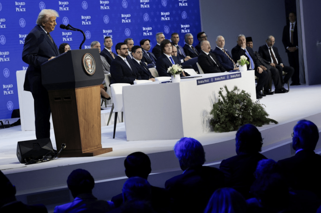 報道指，白宮原先放風指會有約35國代表出席相關簽署儀式，最終到場者僅十餘國出席，令特朗普大感尷尬和不悅。路透社