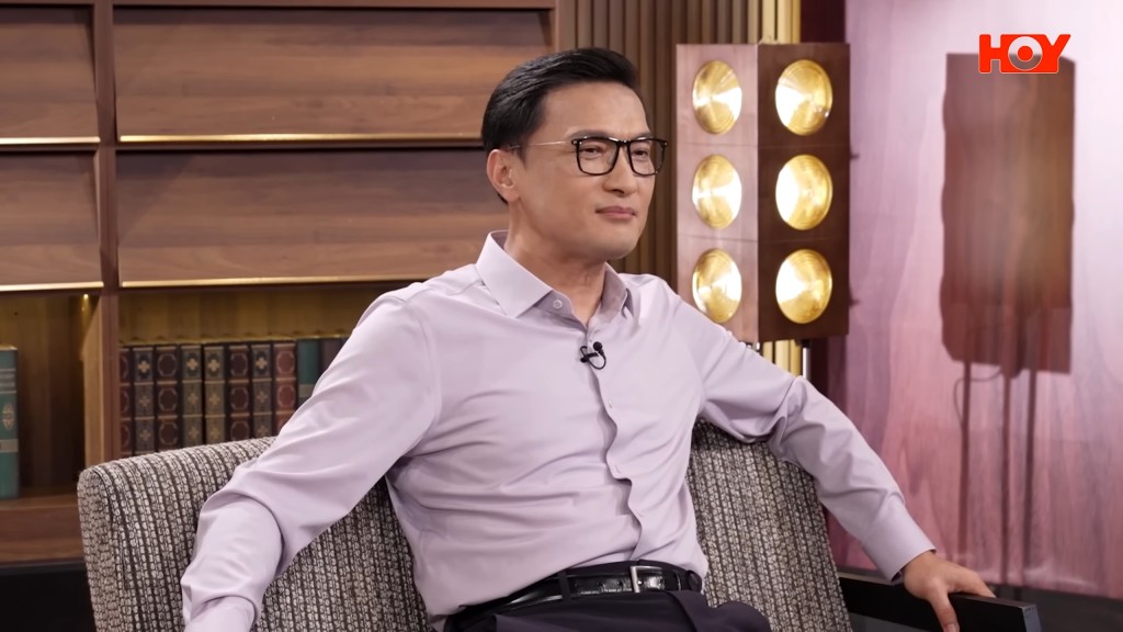 回想停工做全職爸爸的歲月,陳錦鴻一臉釋懷。(影片截圖:《關於快樂的死亡2》) 回想停工做全職爸爸的歲月,陳錦鴻一臉釋懷。(影片截圖:《關於快樂的死亡2》)