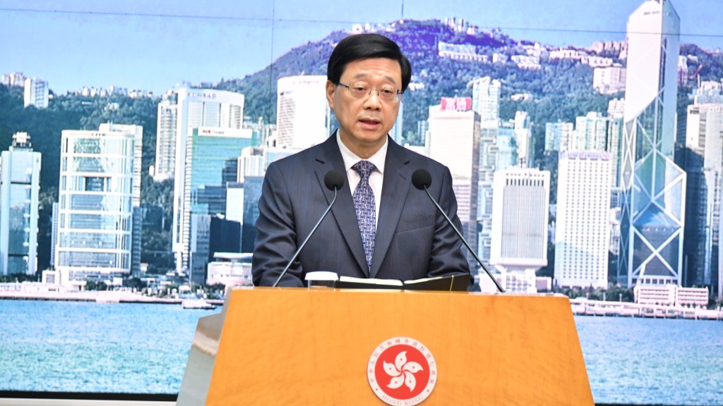 李家超表示政府會有適當的政策應對未來人口下降問題。禇樂琪攝
