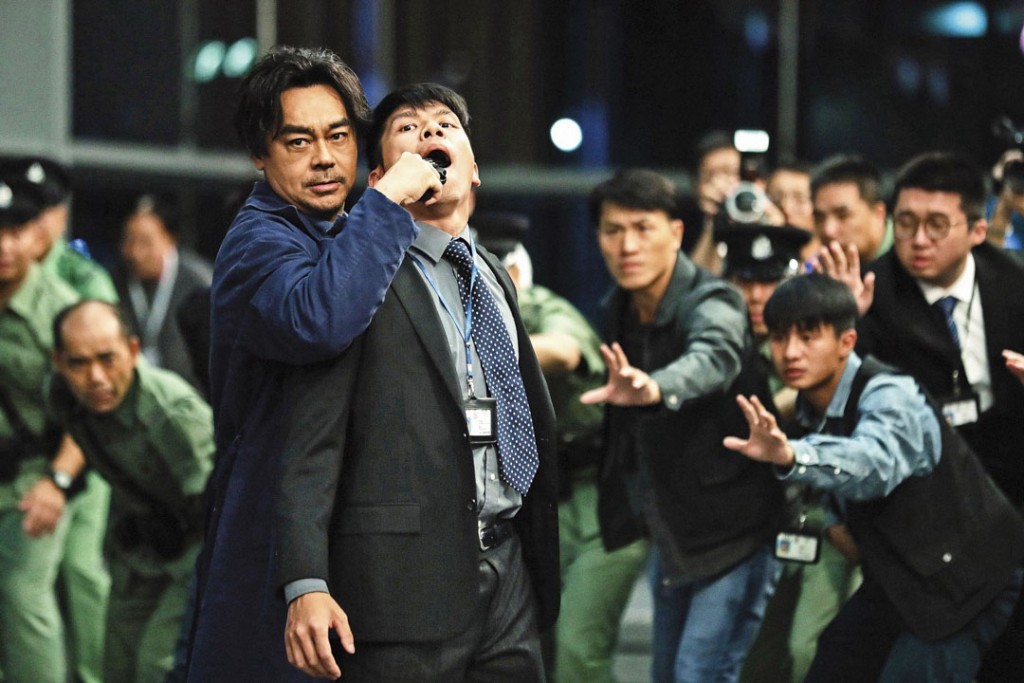 刘青云在《神探大战》中饰演痴线神探。