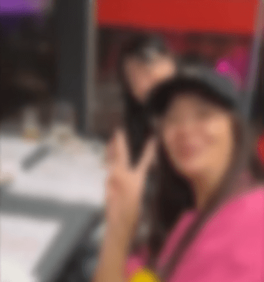 台灣遊客不知情地熱情比贊。Facebook@Patrizio Pazzini