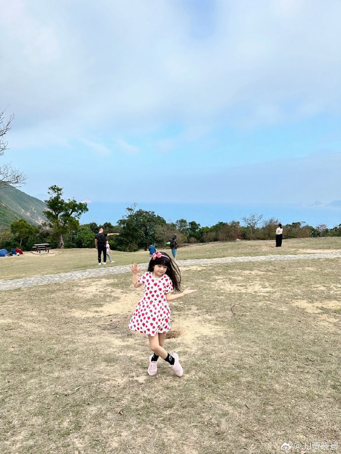 贾晓晨会带两个女去行山。