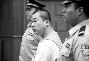 李磊被捕後直認犯下滅門自家的罪行，要求盡快判死刑。