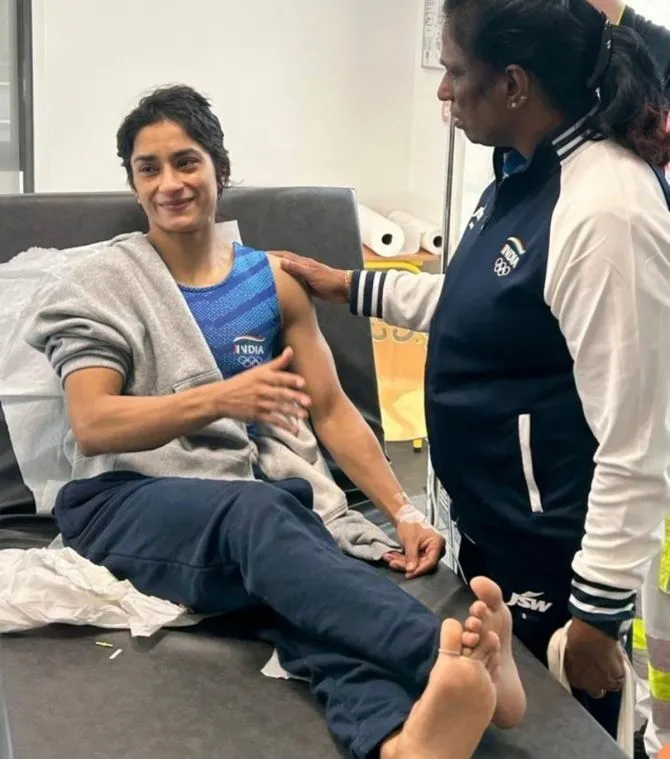 有传福加特（Vinesh Phogat）因“极端减重”赛后入院。 网上图片