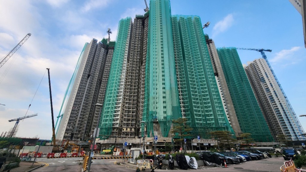 工務工程在財赤下增幅愈來愈大,由2021/22年的700億港元增至2025/26年的1,200億港元。資料圖片 工務工程在財赤下增幅愈來愈大,由2021/22年的700億港元增至2025/26年的1,200億港元。資料圖片