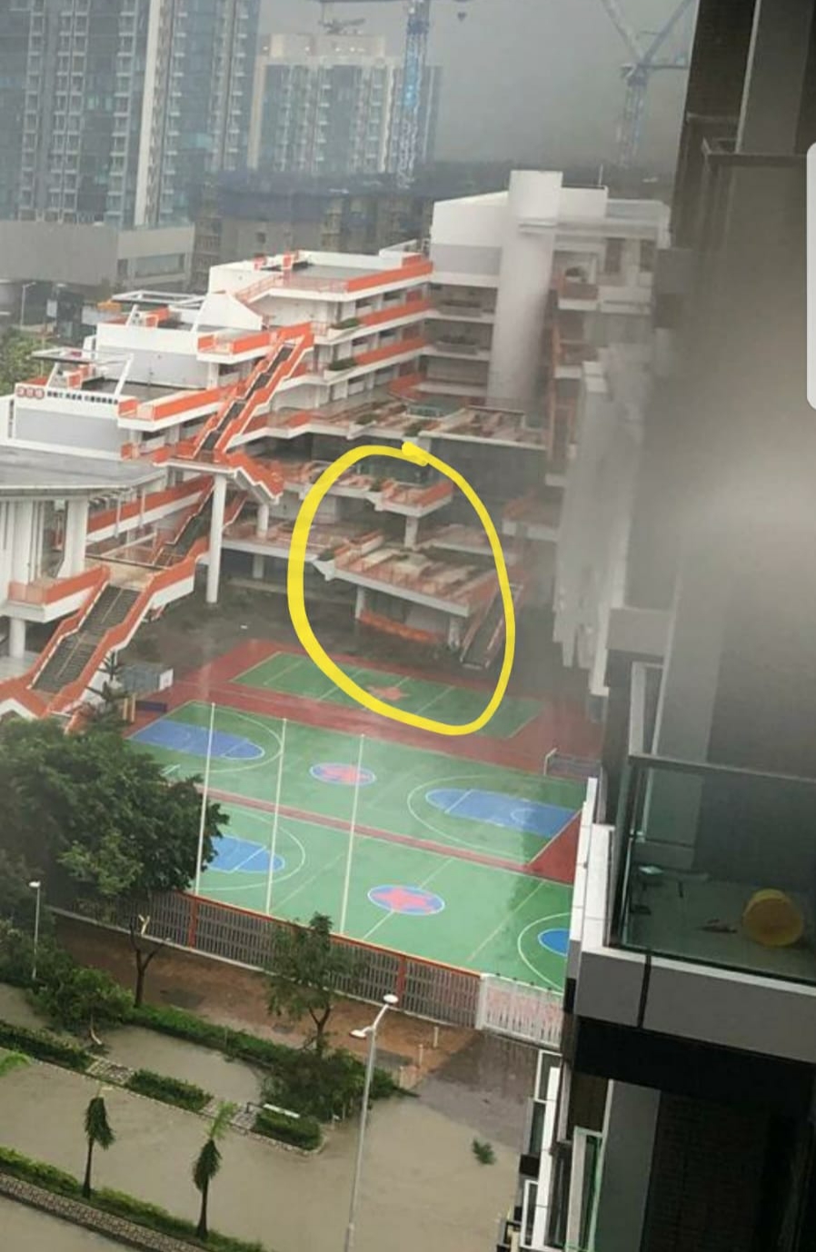 學校平台亦被吹歪。fb群組「將軍澳」