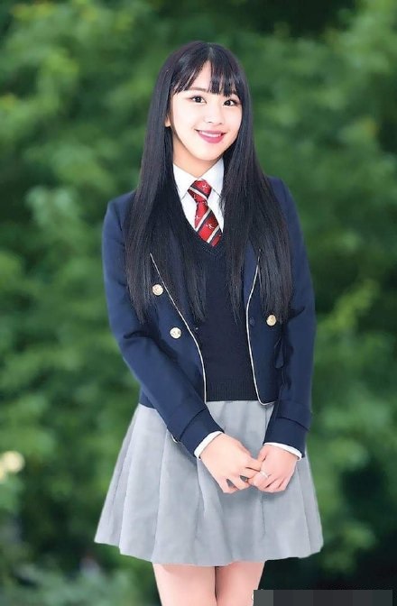 二人的畢業照亦在網上曝光。網圖