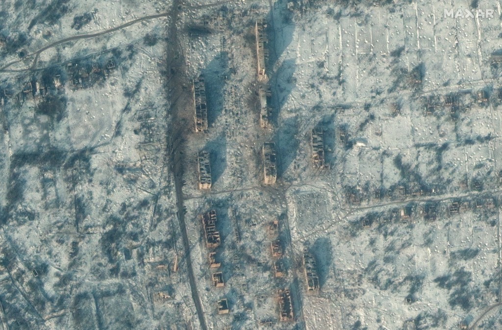 衛星圖顯示索列達爾房屋被嚴重破壞。路透社