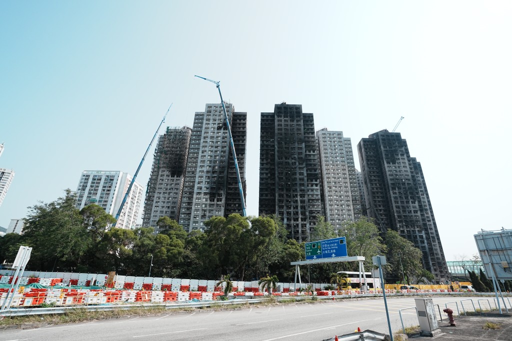 李家超回應宏福苑大火後續安排。 李家超回應宏福苑大火後續安排。