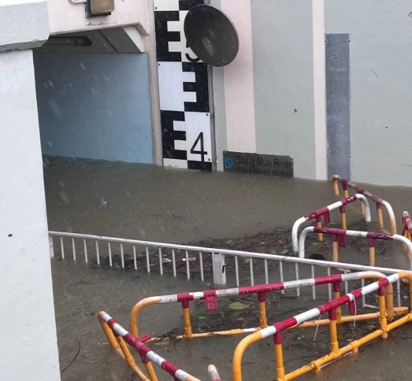 沙田城門河行人隧道被淹浸