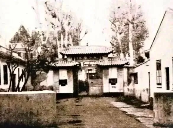 佘愛珍丈夫吳四寶，是圖中汪偽政府「極司菲爾路北76號」的特務頭子。