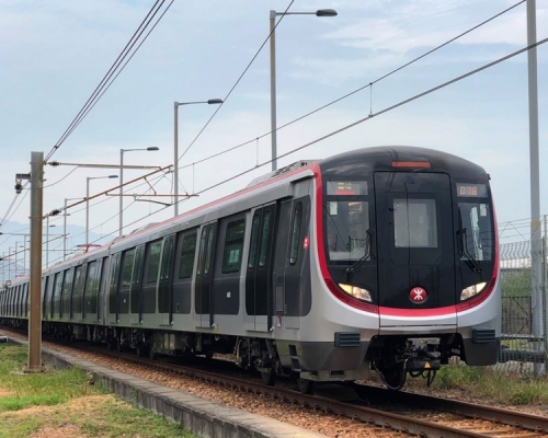 港鐵首列內地製新列車將於明日的非行車時間在東涌綫試行。港鐵提供