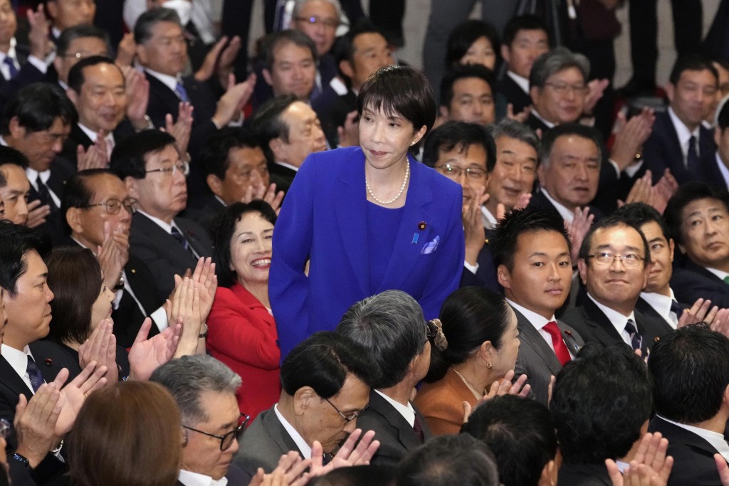 高市早苗自從當選自民黨總裁就稱自己要工作為重。美聯社 高市早苗自從當選自民黨總裁就稱自己要工作為重。美聯社