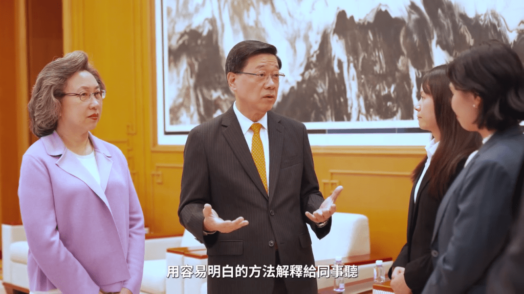 他熱切期待他們延續之前兩批赴聯合國任職的特區青年公務人員的優秀表現,為國家及香港鑄就更大輝煌。 他熱切期待他們延續之前兩批赴聯合國任職的特區青年公務人員的優秀表現,為國家及香港鑄就更大輝煌。