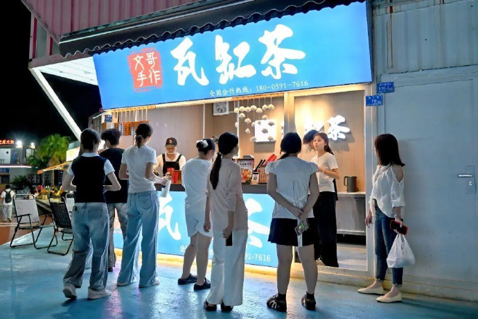 台北“士林夜市”获商圈官方授权，登陆福州。《遇见福州》@微博