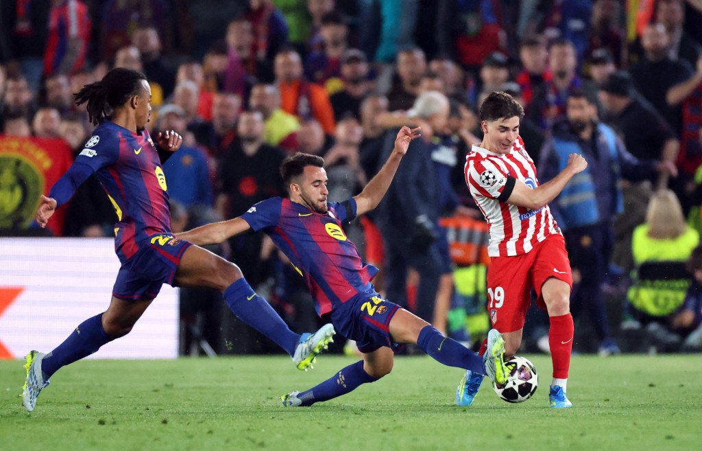 隊友大讚艾利華斯，巴爾拿則指他在訓練時一球不入。路透社