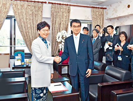 ■特首林鄭月娥昨與日本外務大臣河野太郎（右）會面。