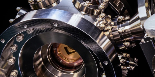 HQS發的QCCD（量子電荷耦合元件）囚禁離子量子處理器的體系結構，號稱地上最強量子電腦，不過現時只有6個量子比特。