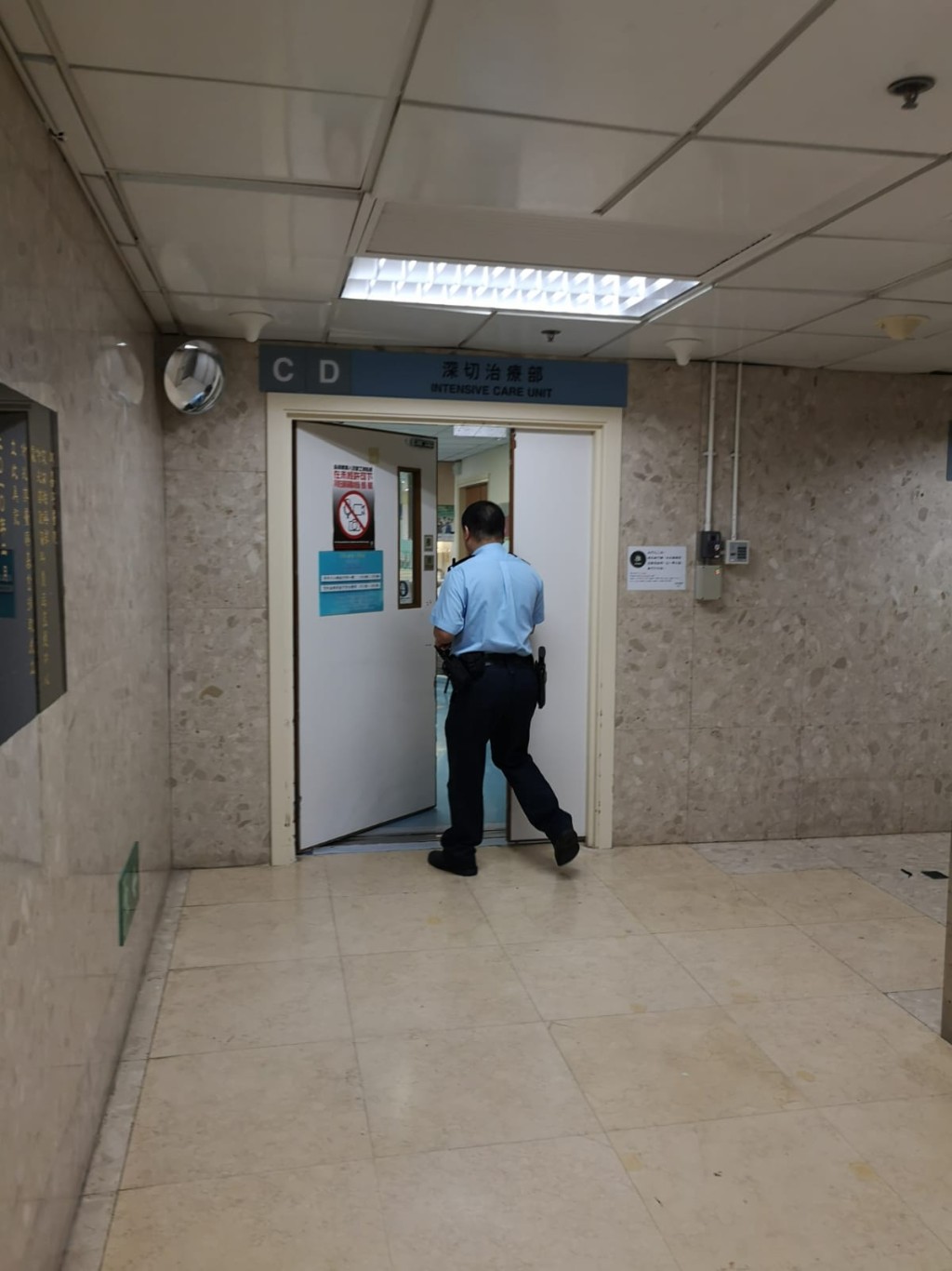 中槍男子留醫瑪嘉烈醫院深切治療部,有警員看守。 梁國峰攝