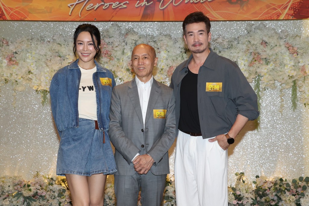 陳豪、張曦雯與《俠醫》原型人物,香港著名中醫黃天賜教授合照。 陳豪、張曦雯與《俠醫》原型人物,香港著名中醫黃天賜教授合照。