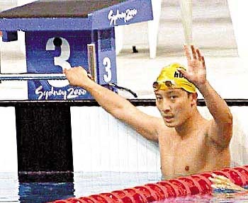 方力申是港隊游泳運動員。