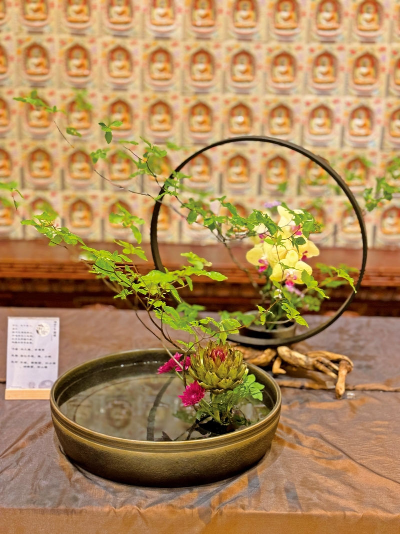 以中华花艺创作演译《禅宗‧十牛图颂》及佛说《父母恩重难报经》。