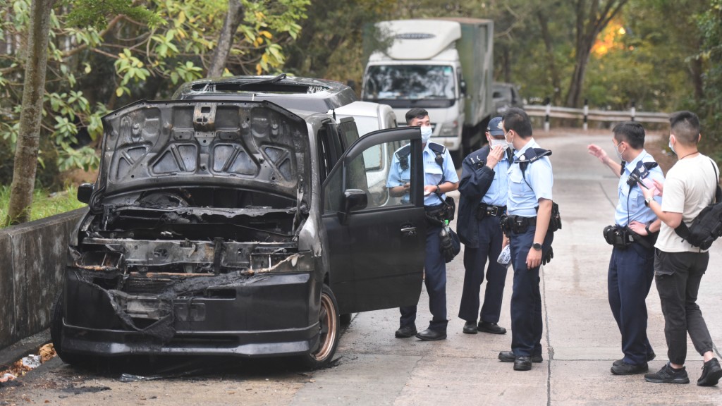 筆架山邊私家車無故起火 消防救熄警方調查。黃文威攝