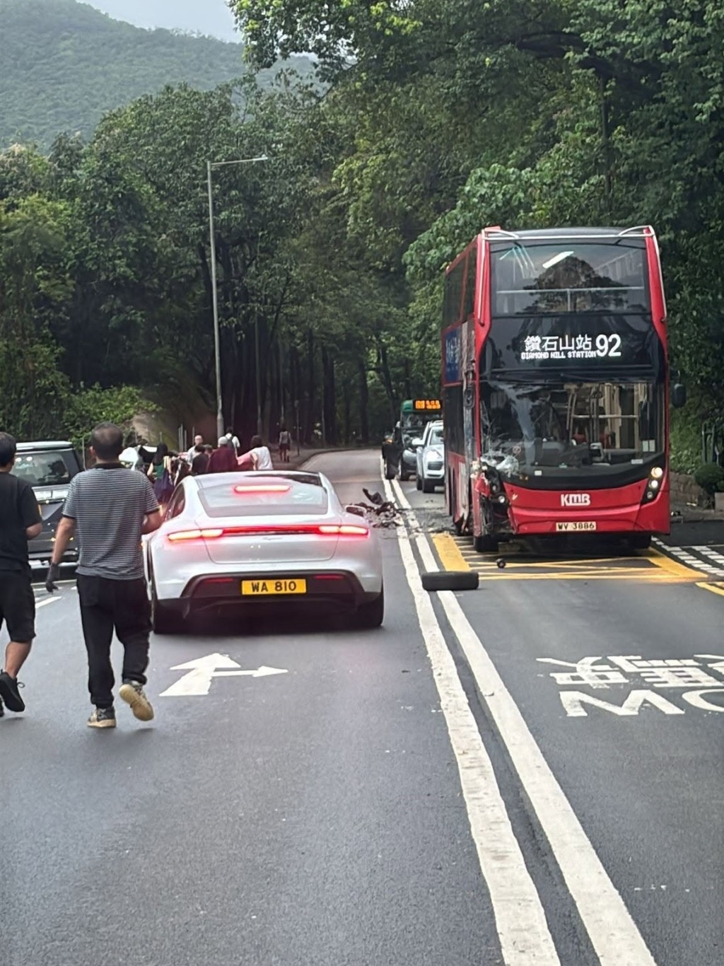巴士車身受損。FB:香港公共交通智庫 巴士車身受損。FB:香港公共交通智庫