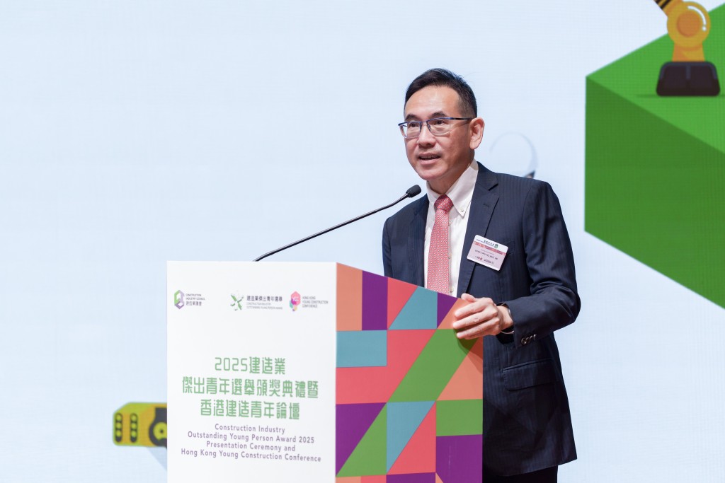 署理發展局局長林智文致開幕辭,鼓勵年青人實踐創意成就理想。 署理發展局局長林智文致開幕辭,鼓勵年青人實踐創意成就理想。