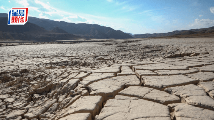 ●由於降雨量驟減，赫拉特省的薩爾瑪水壩出現乾旱。