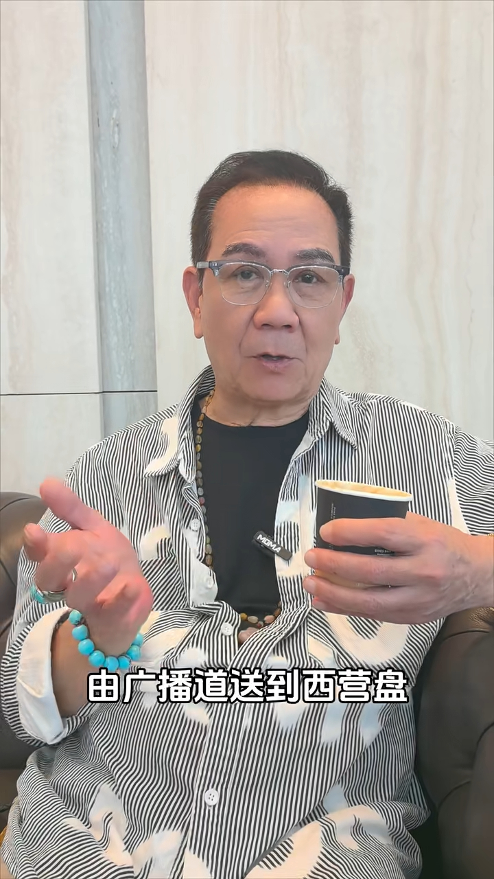 潘志文說：「所以我這個後生仔，就捱義氣，夜晚下班的時間呢，我就將冬叔的劇本由廣播道送到西營盤他家樓下交給他，因為我家都住西營盤的。」