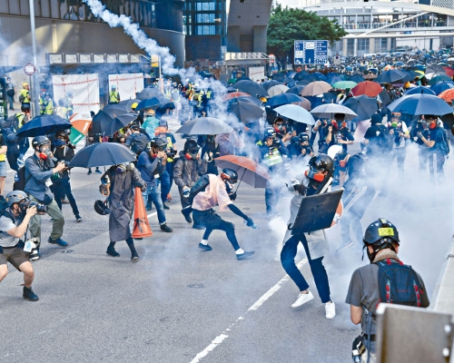 示威者與警員在反修例事件中多次交鋒。資料圖片
