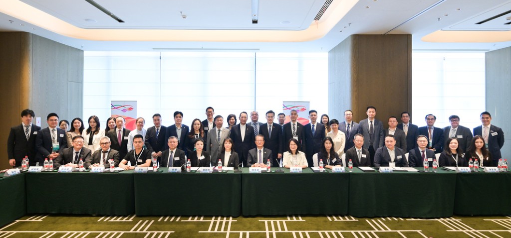 陳茂波上周率領約30人的代表團訪問南京,並與在蘇港商港企進行分享會。陳茂波網誌 陳茂波上周率領約30人的代表團訪問南京,並與在蘇港商港企進行分享會。陳茂波網誌