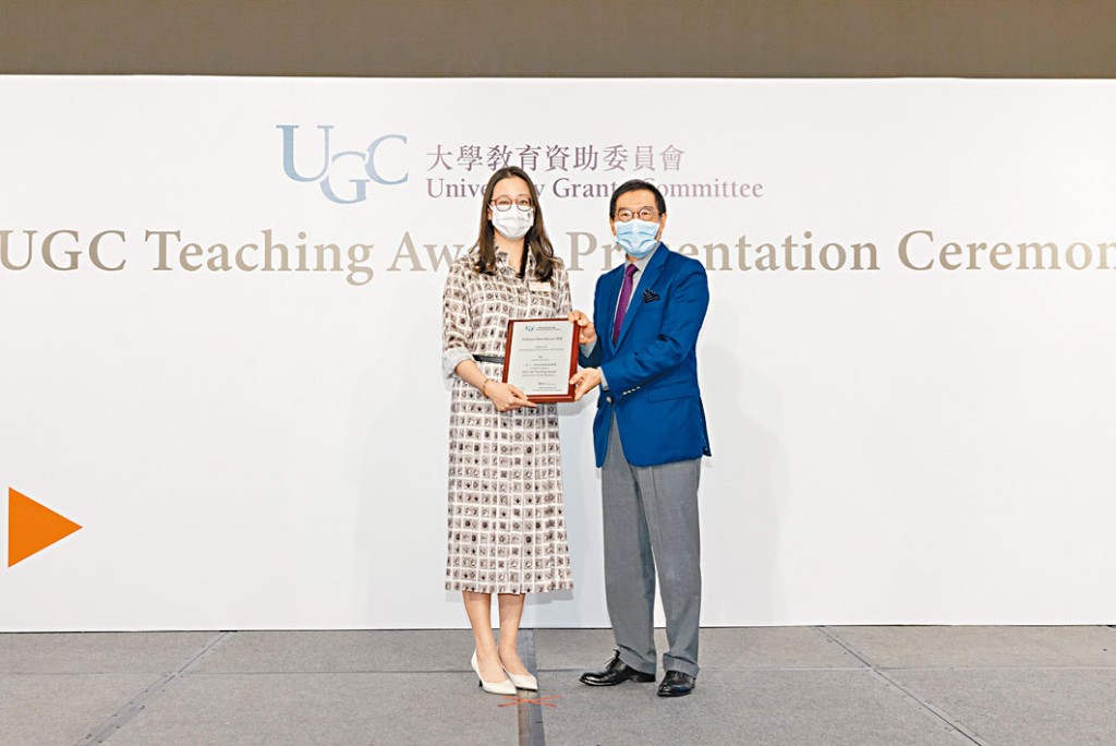 教資會昨頒發本年度「傑出教學獎」，科大Rhea Patricia Liem（左）是新晉教學人員組別得主。
