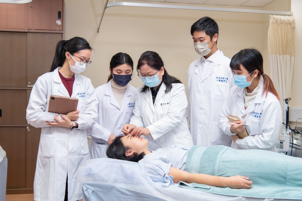 課程重視臨床訓練,學生有不少實習機會。 課程重視臨床訓練,學生有不少實習機會。