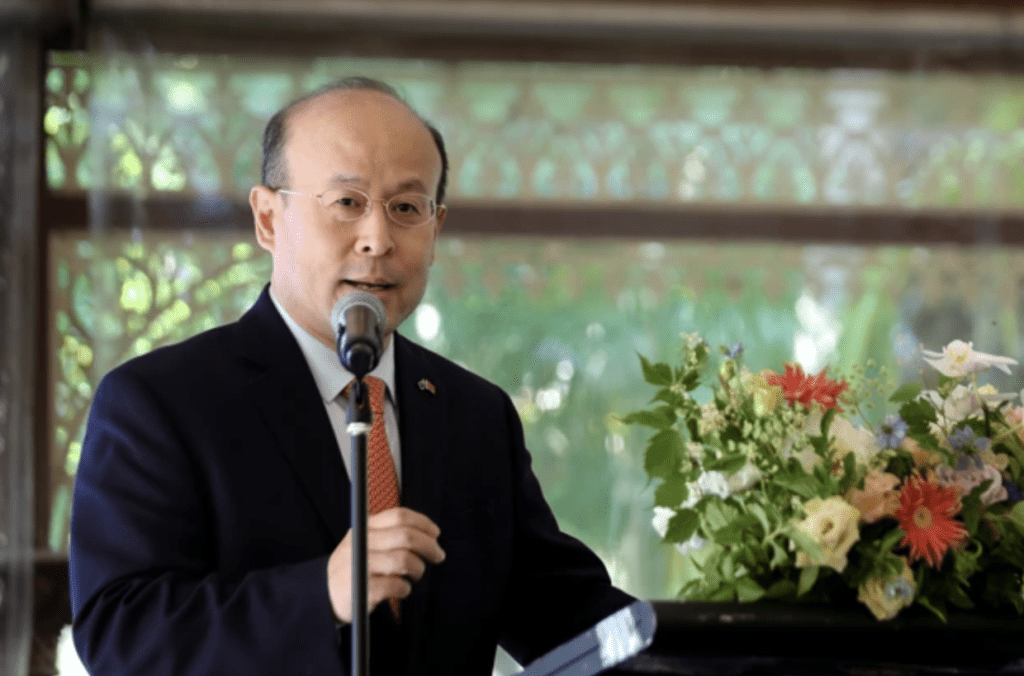 肖千強調，是否繼續營運港口應由嵐橋集團自行決定，若澳洲政府以行政手段強制收回，中國政府有責任保護本國企業合法權益。新華社