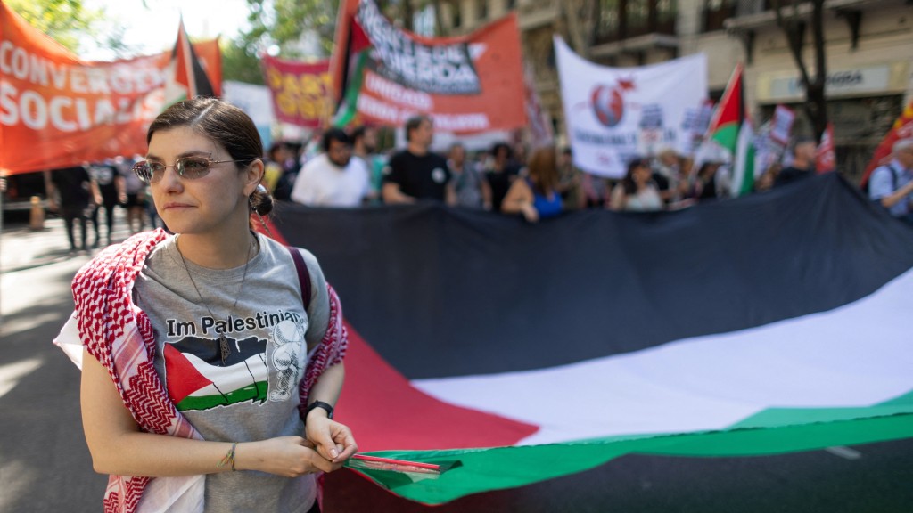 以巴开火后，布宜诺斯艾利斯曾举行撑巴勒斯坦集会。 路透社