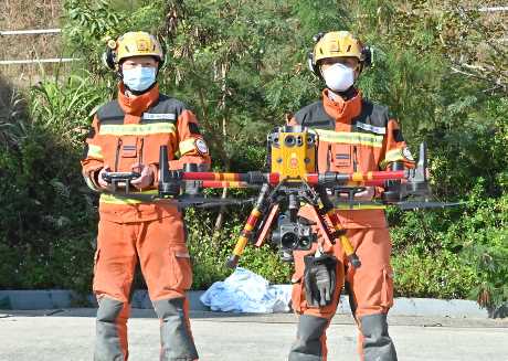 消防處使無人機技術和影像傳送系統，得以大大提高搜救效率。 黃頌偉攝