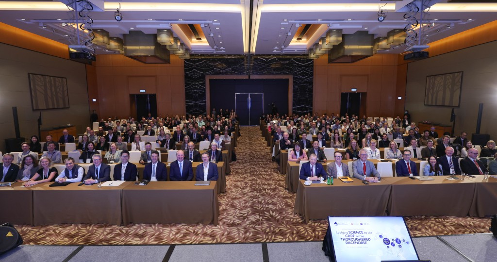 會議吸引來自25個國家合共220名講者及與會代表參加,集合全球不同力量透過科研創新及跨地域協作,攜手促進馬匹安全及福祉。圖片由馬會提供 會議吸引來自25個國家合共220名講者及與會代表參加,集合全球不同力量透過科研創新及跨地域協作,攜手促進馬匹安全及福祉。圖片由馬會提供