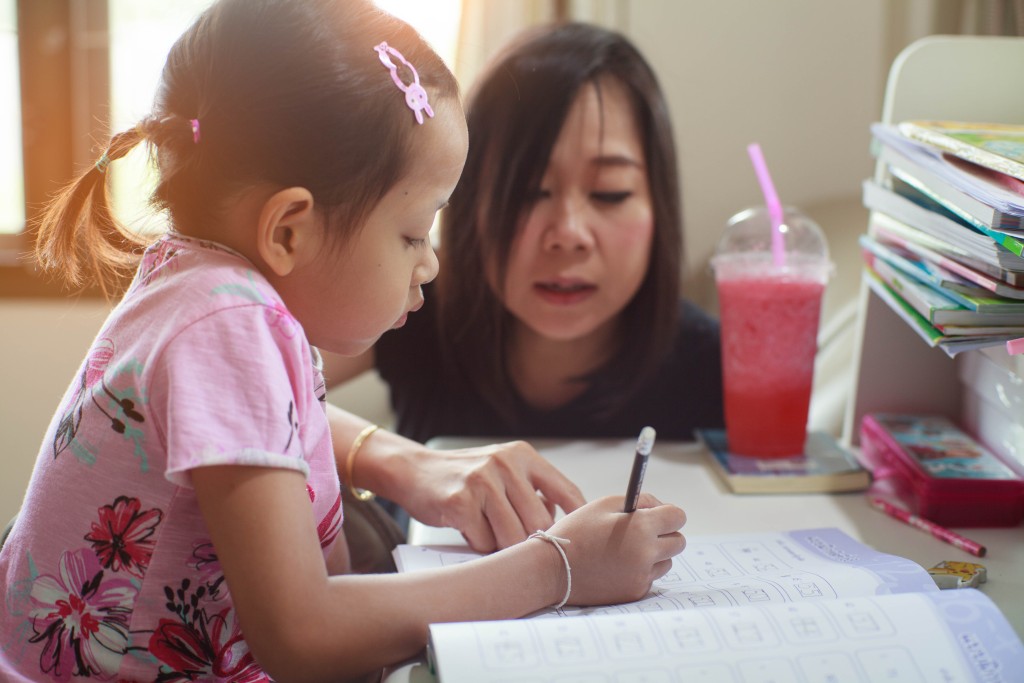 疫情導致家長要花更多時間在家督促子女的功課和溫習。