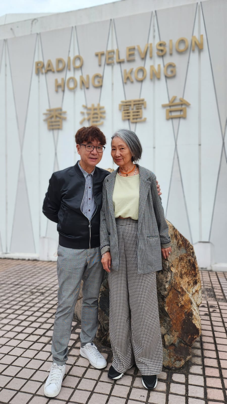 吴正元接受陈图安主持的《安哥同学会》访问。