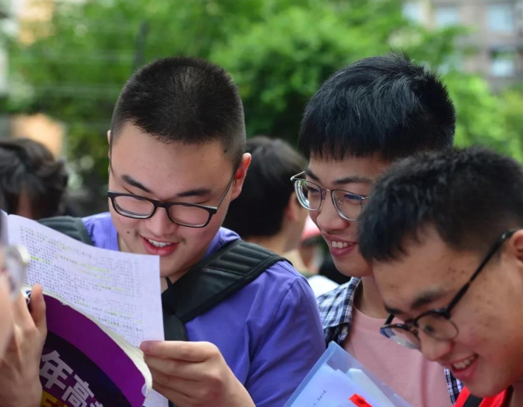 內地各名牌大學積極招收高考尖子。新華社資料圖片 內地各名牌大學積極招收高考尖子。新華社資料圖片